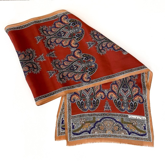 Oscar de la Renta Accessories - Oscar De La Renta 100% Silk Etro Paisley Scarf